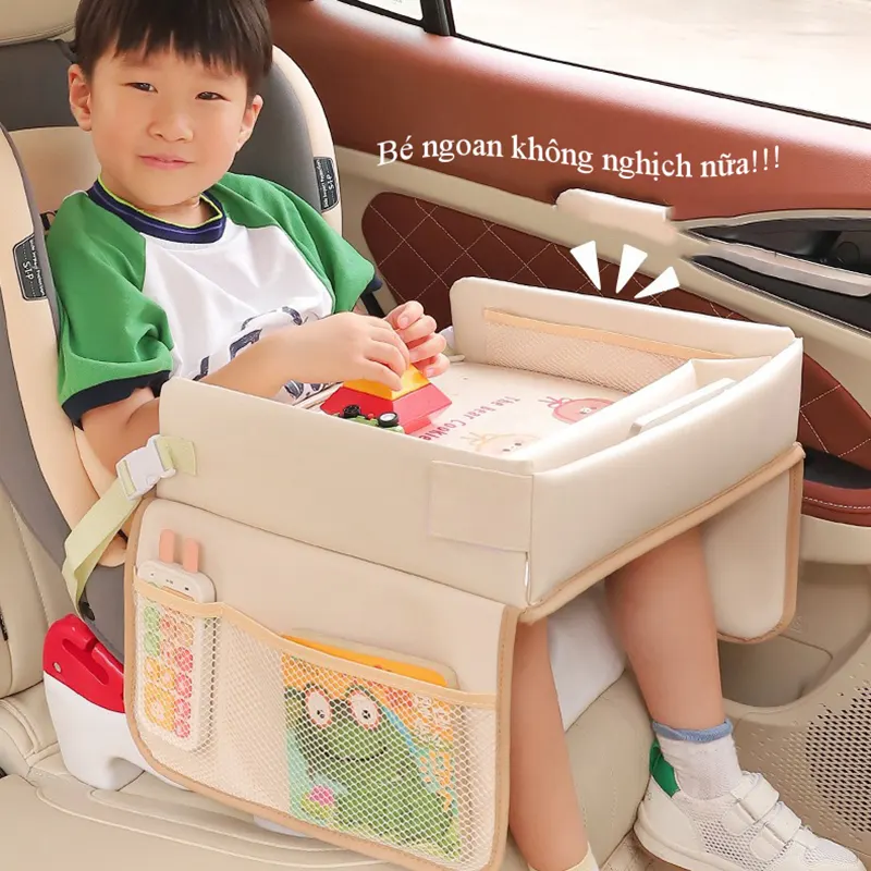 Bàn đa năng thông minh để ghế an toàn cho trẻ em trên ô tô RG1833 - Bàn ăn đựng đồ chống thấm nước  - Bàn đa năng cho bé học tập và chơi mỗi khi đi xe mẫu mới 2026