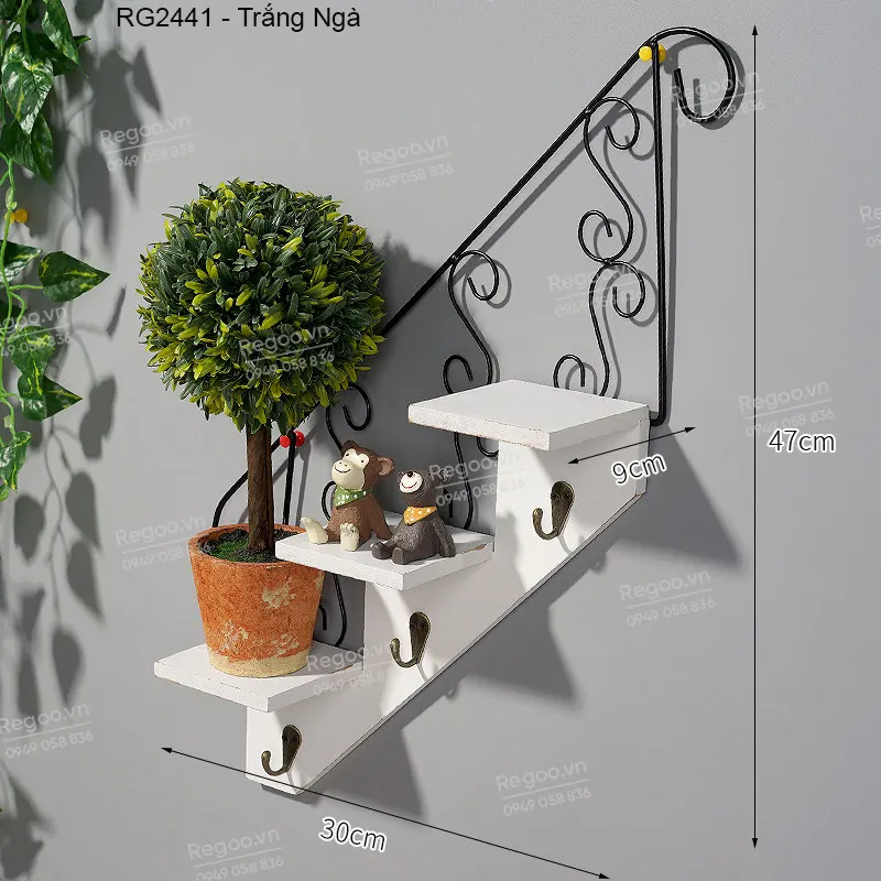 Kệ treo tường hình cầu thang phong cách retro RG2441, dùng để trang trí tường cho quán cafe, shop thời trang, trường mầm non hoặc không gian decor trong nhà.