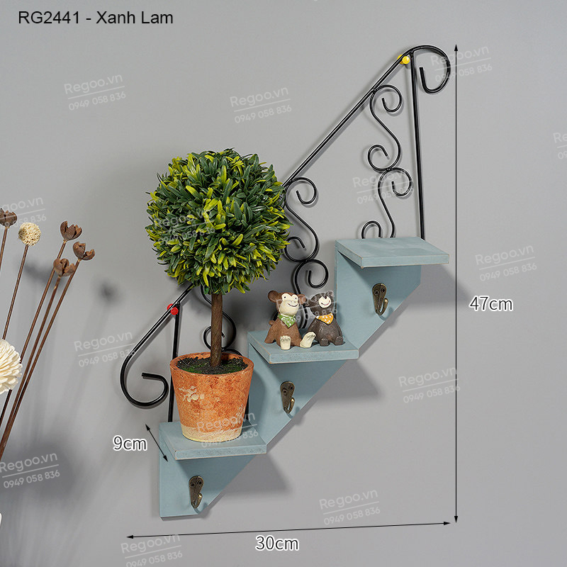 Kệ treo tường hình cầu thang phong cách retro RG2441, dùng để trang trí tường cho quán cafe, shop thời trang, trường mầm non hoặc không gian decor trong nhà.