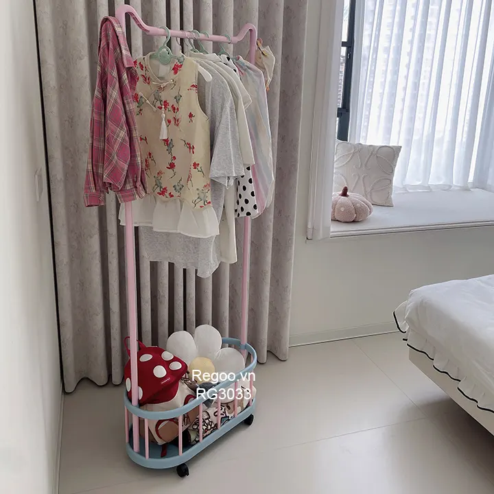 Giá treo quần áo Regoo RG3033 để sàn, có giỏ dưới, bánh xe, size 60/80/100cm