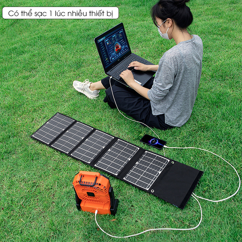 Tấm pin sạc năng lượng mặt trời gấp gọn thông minh, dùng ngoài trời để sạc thiết bị di động.