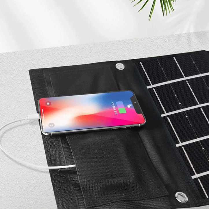 Tấm pin sạc năng lượng mặt trời gấp gọn thông minh, dùng ngoài trời để sạc thiết bị di động.
